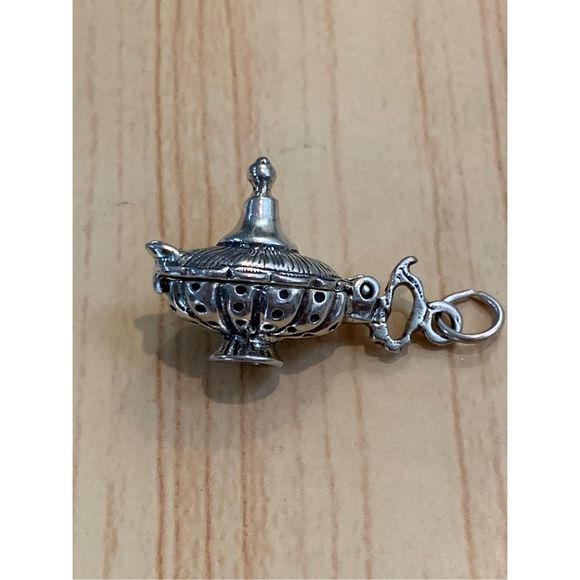 .925 Vintage Aladdin Moveable Lamp Sterling Silver Jewelry Charm - Picture 4 of 6